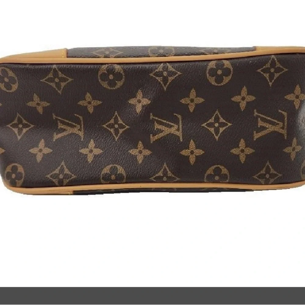 Louis Vuitton Monogram Brown and Tan Leather Detail - Picture 4 of 9